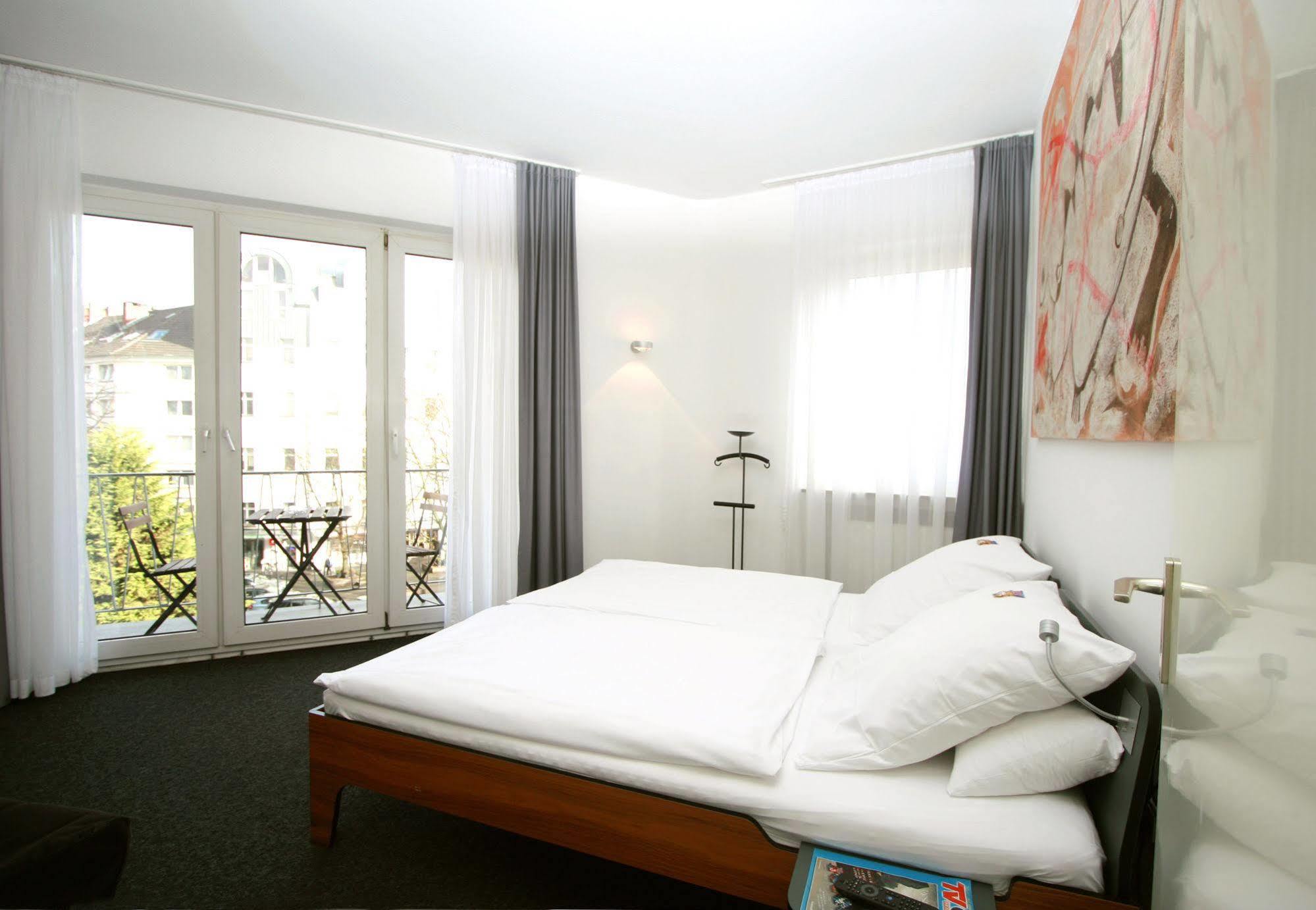 Chelsea Hotel Cologne Exterior photo