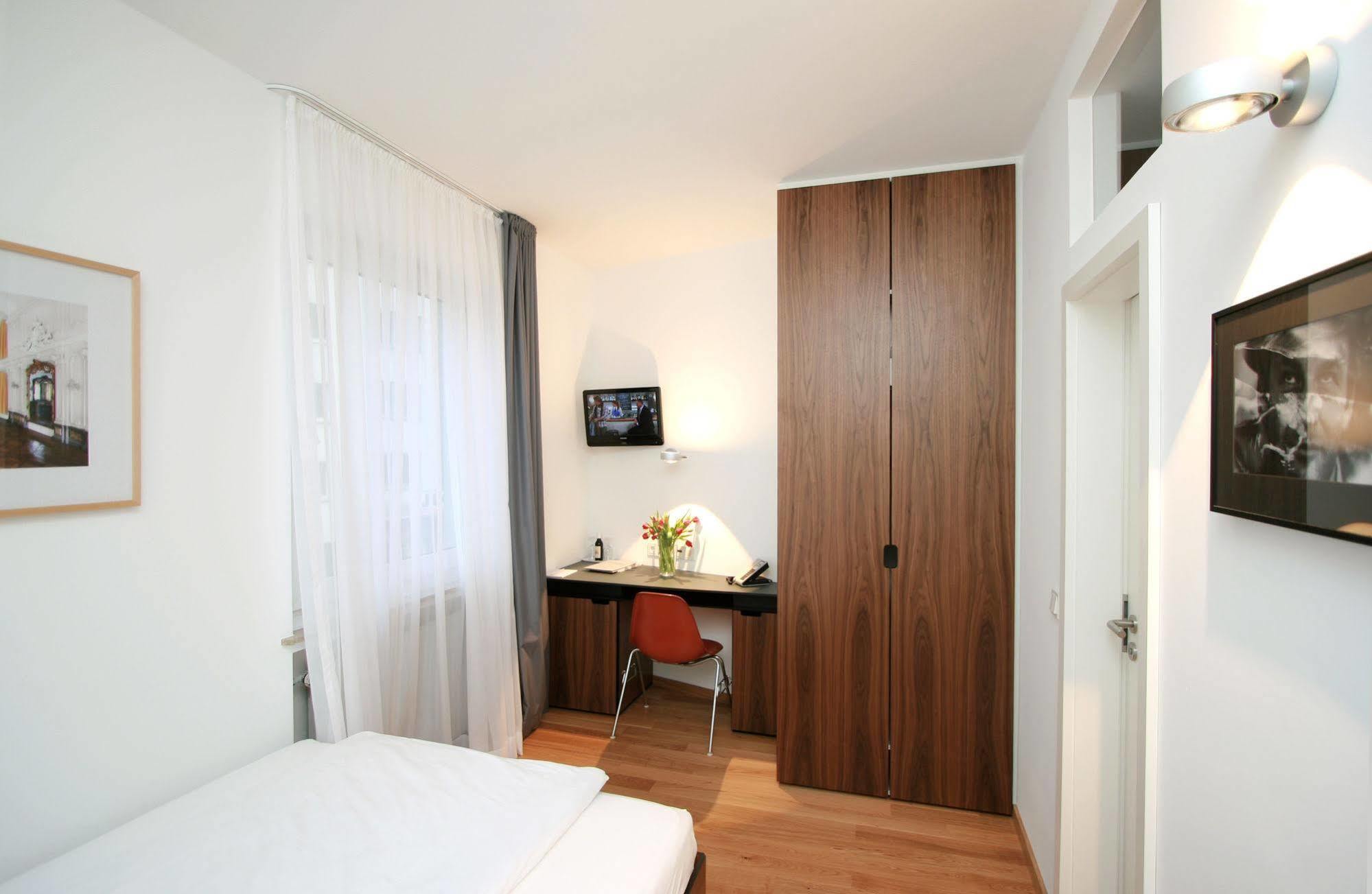 Chelsea Hotel Cologne Exterior photo